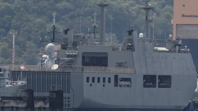 Kapal AL Myanmar yang dikirimkan junta untuk mengembalikan para migran.