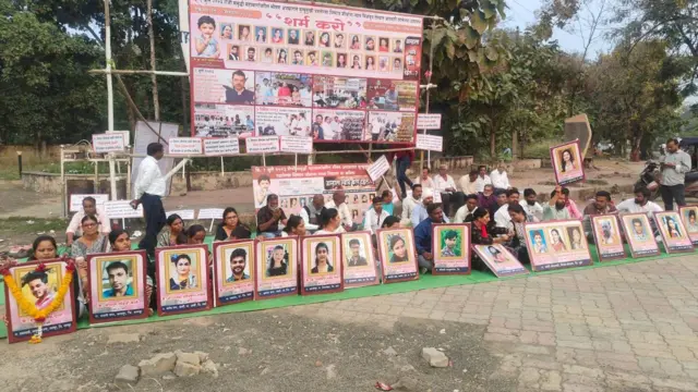 वर्धेच्या महात्मा गांधी चौकात गेल्या डिसेंबर 2023 पासून पीडितांच्या कुटुंबीयांचं साखळी उपोषण सुरू आहे.