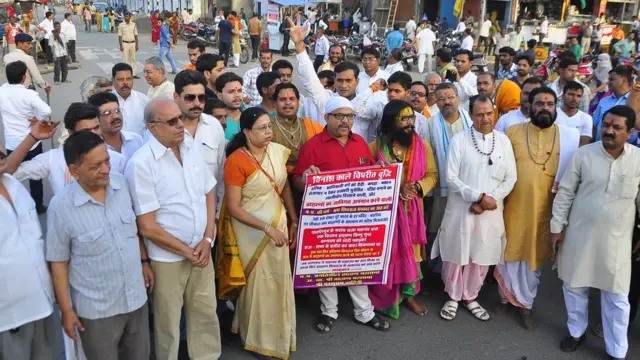 मध्य प्रदेश सरकार के खिलाफ प्रदर्शन करते ब्राह्मण समाज के सदस्य.