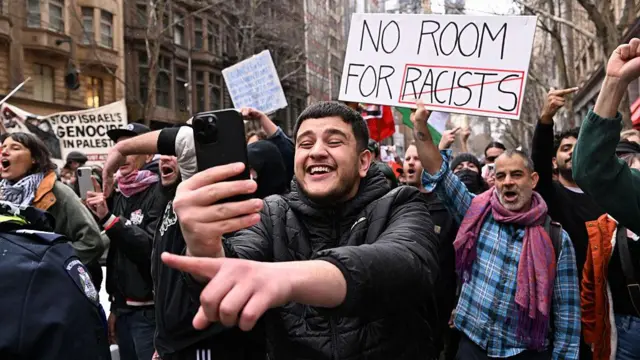 Протестующие в Мельбурне