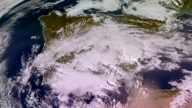 Imagen de la Península Ibérica cubierta por las nubes de la DANA.