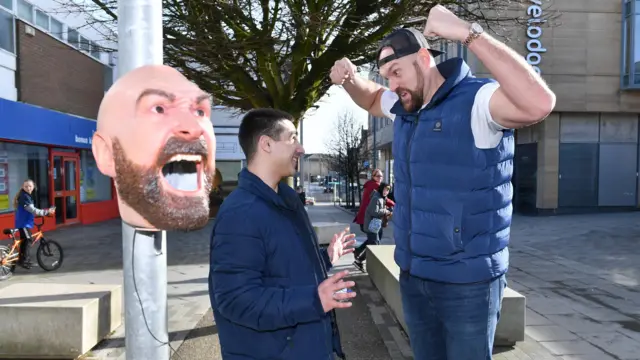 تایسون فیوری قهرمان سنگین‌وزن بوکس جهان از منظر سازمان دبلیو‌بی‌سی است