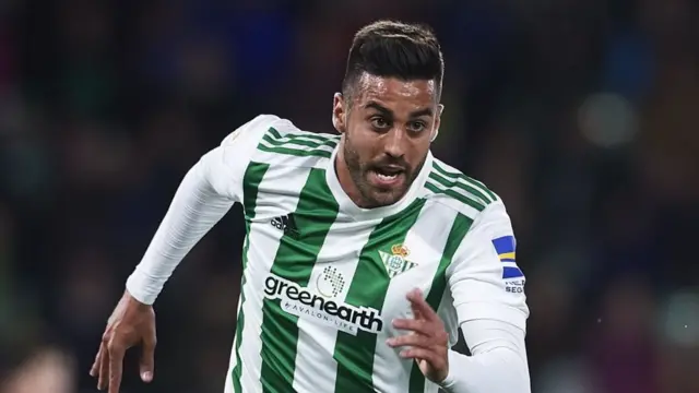 Leicester imekuwa ikisemekana kuwa inataka kumchukua mchezaji wa kiungo cha kati wa Cardiff Victor Camarasa