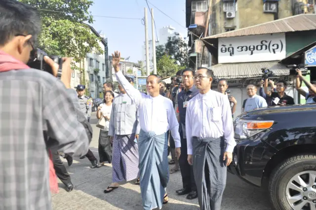 သမ္မတဦး၀င်းမြင့် တာမွေက နေ မဲလာပေးပါတယ်