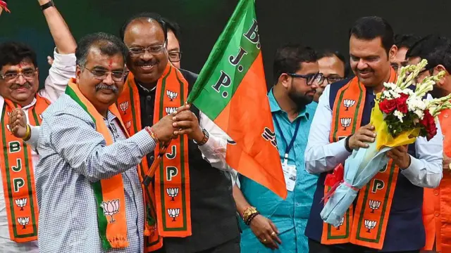 सत्तेत येणं महत्वाचं असल्यानं प्रत्येकानं आपापल्या सोयीनुसार मित्र निवडले आणि प्रतिस्पर्धी ठरवले.