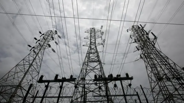 विद्युत प्रसारणलाइन टावरहरूको सञ्जाल