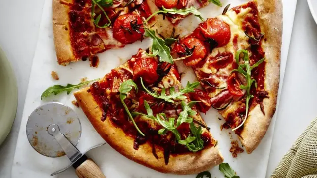 پیزا خوړو کې هم د حشرو ورګډول په دودېدو دي