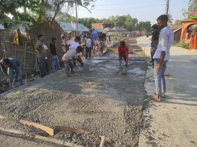 राजविराजमा सडक मर्मत गरिँदै