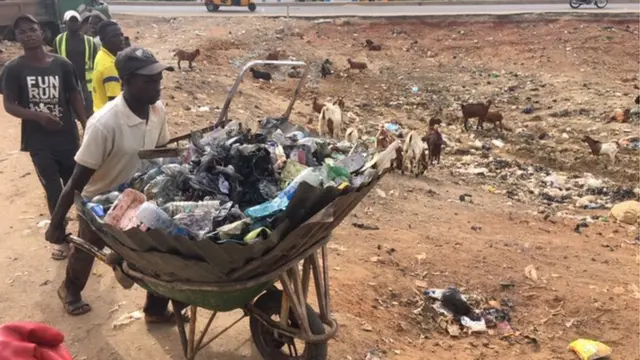 Waste picker for Abuja