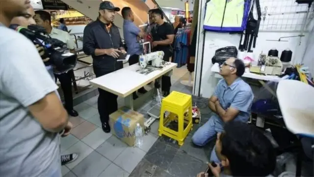 মেগা থ্রি অভিযান চলছে কুয়ালালামপুরের একটি মলে