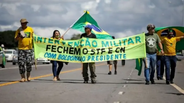 Ato na capital federal que aconteceubwin girişabril; manifestação estava repletabwin girişcartazes contra a democracia