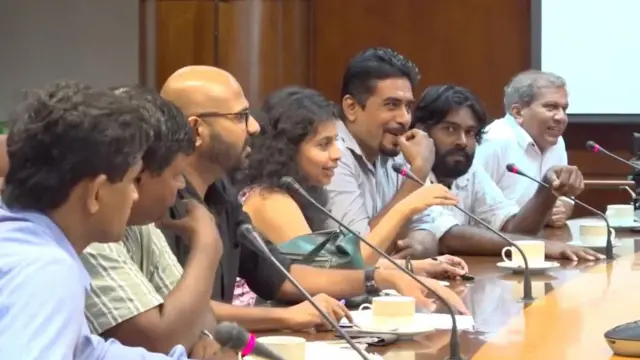 සාකච්ඡාවට එක්වූ වෘත්තීය සමිති නියෝජිතයින්ගේ ප්රධානම ඉල්ලීම වුයේ පෞද්ගලික හා අර්ධ රාජ්ය අංශයේ සේවය කරන වතු කම්කරුවන් ඇතුලු ලක්ෂ 25ක් පමණ වන සේවකයින්ගේ විශ්රාමික ඉතුරුම්වලට අත නොතබන ලෙසයි.