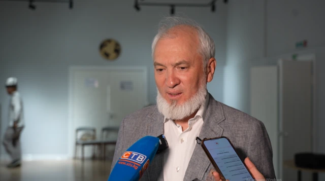 Долбоордун автору Марклен Коңурбаев.