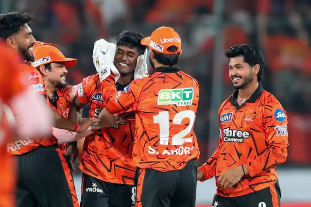 தன் அறிமுக போட்டியில் 4 ஓவர்கள் பந்துவீசி 24 ரன்கள் மட்டும் விட்டுக்கொடுத்து 4 விக்கெட்டுகள் வீழ்த்தினார்