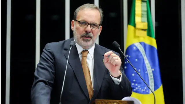 Senador Armando Monteiro discursa na tribuna do Senado