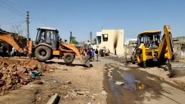 હિંમતનગરમાં દબાણ હઠાવવાની કામગીરી શરૂ