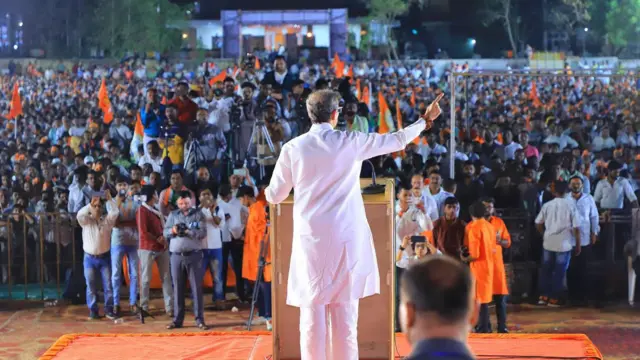 ठाकरेंनी महाविकास आघाडीच्या प्रचाराची धुरा जणू एकहाती आपल्याकडे घेतल्याचं चित्र आहे.
