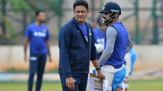 অনুশীলনের সময় কুম্বলে ও কোহলি