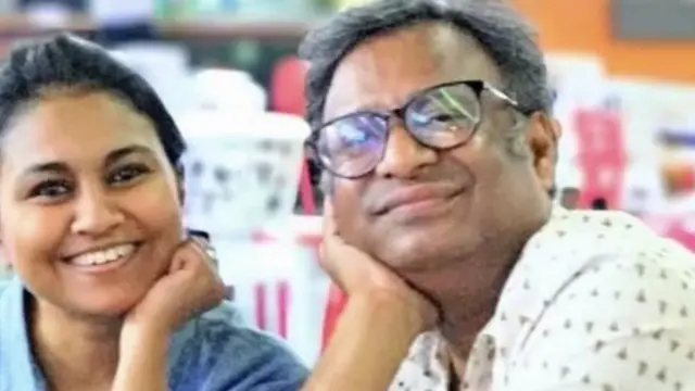 தன்விர் எய்ஜாஸ், வினிதா ஷர்மா ஆகியோரிடம், அவர்களின் குழந்தை என்ன மதத்தைப் பின்பற்றும் என கேட்கிறார்கள்.