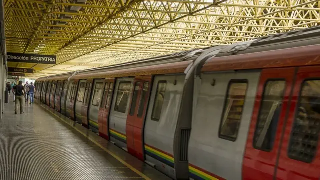 کراکس ریل سروس