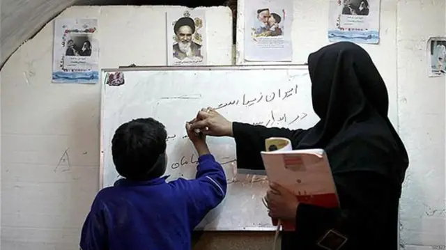 مدرسه 'زیرزمینی' کودکان افغان در ایران