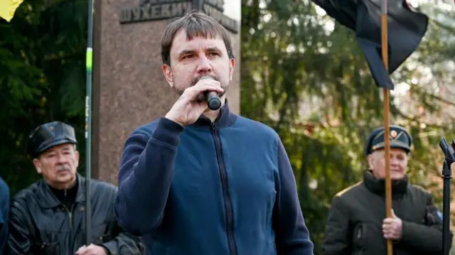 Вятрович с микрофоном