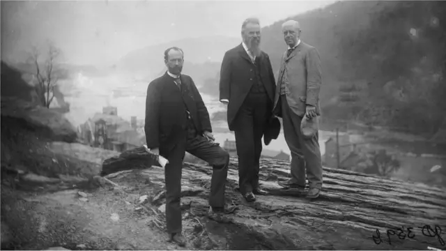 Powell était surnommé affectueusement par les Utes de White River "Kapurats", ce qui signifie "un bras en moins".