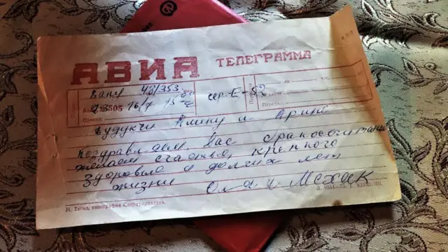 Arinanın evliliyi münasibətilə aldığı açıqça təbriki. O, bu teleqramı Bakıya gəlin köçəndə almışdı.