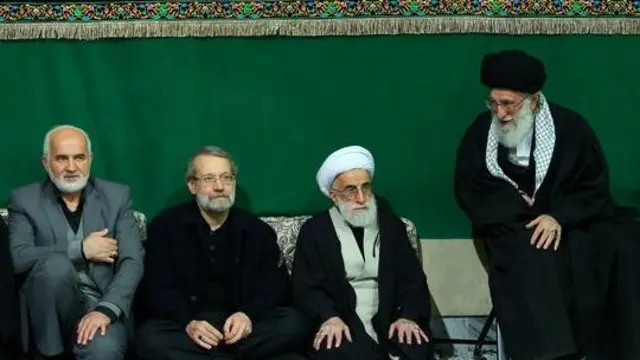 احمد توکلی (نفر اول از چپ) منصوب علی خامنه‌ای در مجمع تشخیص مصلحت نظام و از اقوام برادران لاریجانی بود
