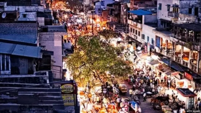 દિલ્હીનો પ્રવાસ મુસાફરી ખરીદી વિખ્યાત ચાંદની ચોકનો ઇતિહાસ, લાલ કિલ્લો, શીશગંજ ગુરુદ્વારા, દિલ્હીમાં ક્યાં ફરવું, દિલ્હીનો ઇતિહાસ, બીબીસી ગુજરાતી, બીબીસી ન્યૂઝ ગુજરાતી