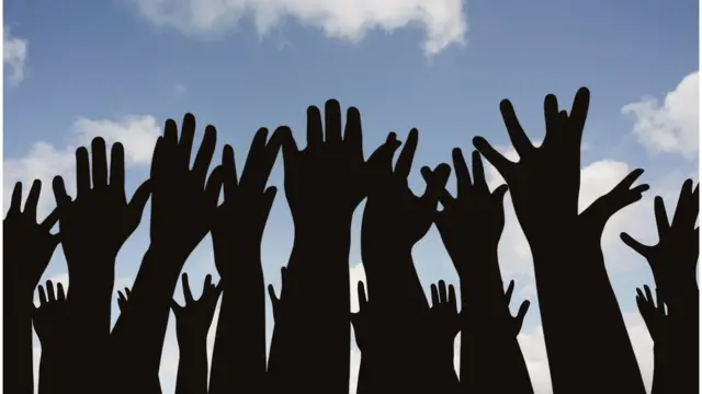 આ ગામના લોકોનું કહેવું છે કે મતદારયાદી બદલવા સામે વિરોધ કર્યો પણ એમનું સાંભળવાવાળું કોઈ ન હતું