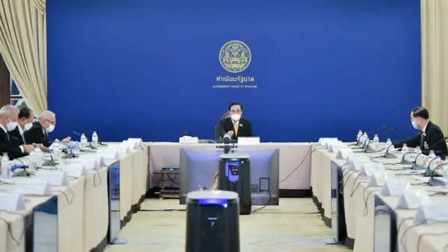 นายกรัฐมนตรีฝากหน่วยงานที่เกี่ยวข้องไปพิจารณาปรับลดงบประมาณในส่วนของการรองรับผู้ป่วยโควิด-19 หลังสถานการณ์ดีขึ้น เพื่อประหยัดงบประมาณ