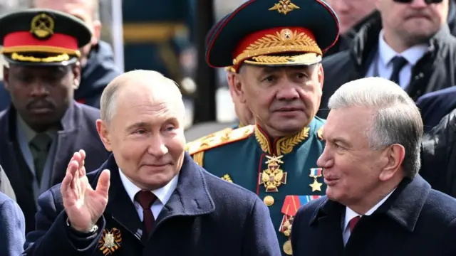 Парад Победы в Москве: под снегом без танков - BBC News Русская служба