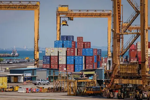 বাণিজ্য যুদ্ধের প্রভাব পড়ছে অনেক দেশের অর্থনীতিতে