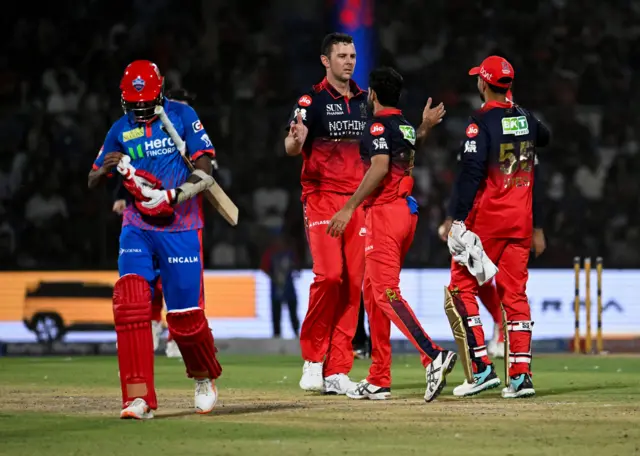 3.3 ஓவர்கள் பந்துவீசிய ஜாஷ் ஹேசில்வுட் 12 ரன்கள் மட்டும் கொடுத்து 4 விக்கெட்டுகள் வீழ்த்தினார்