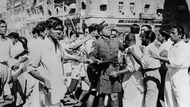 मुंबई राज्य वेगळे होऊ नये याविरोधात मुंबईकरांनी आंदोलन केले होते