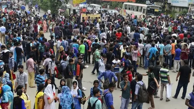 বাংলাদেশে হাজার হাজার ছাত্র-ছাত্রী এখন বেসরকারি বিশ্ববিদ্যালয়ে পড়েন