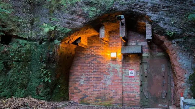 当隧道变成核掩体之后，要通过Adit A入口。这也是志愿者目前使用的入口（图片来源： William Park）