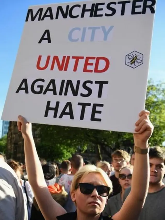"Manchester es una ciudad unida contra el odio", dice un cartel.