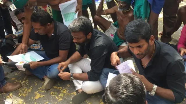 நடிகர்கள் ஆதரவு