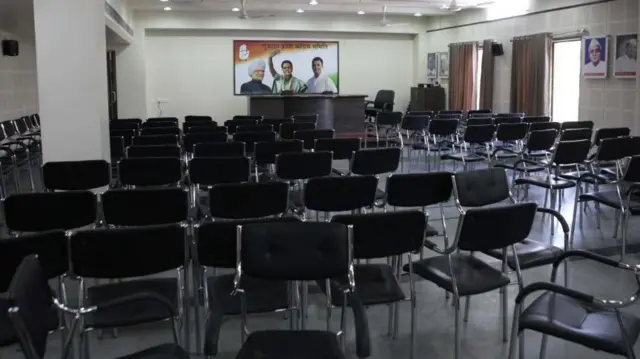 ગુજરાત પ્રદેશ કૉંગ્રેસ સમિતિના અમદાવાદ ખાતેના હેડક્વાર્ટરના ખાલી મુખ્ય સભાગારની તસવીર