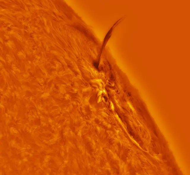 '분화의 뚜렷함에 색을 입히다(Coloured Eruptive Prominence)'
