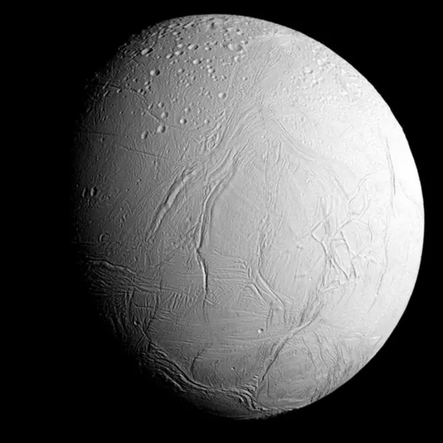 Энцелад. Снимок "Кассини" 28 октября 2015 года.