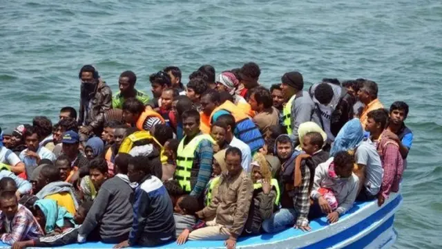 مهاجرون في قارب