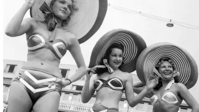 Модели в бикини