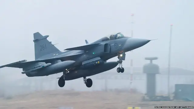 स्वीडन की वायु सेना का जेएएस 39 ग्राईपेन लड़ाकू विमान