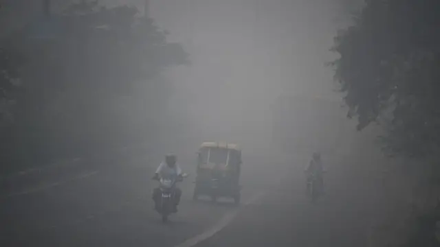দিল্লির বাসিন্দারা বলছেন এবারের দূষণ অসহনীয় পর্যায়ে চলে গেছে