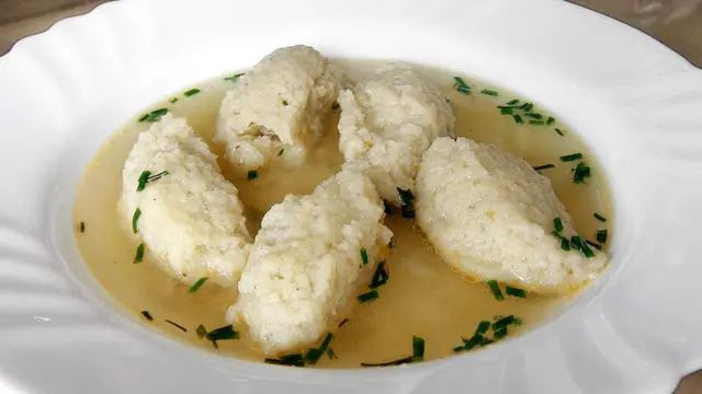 Клецки в бульоне