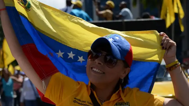 Una manifestante opositora