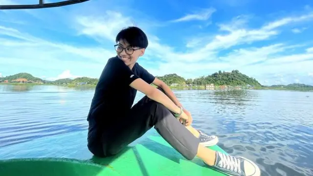 Lulu Mangang in front of a lake